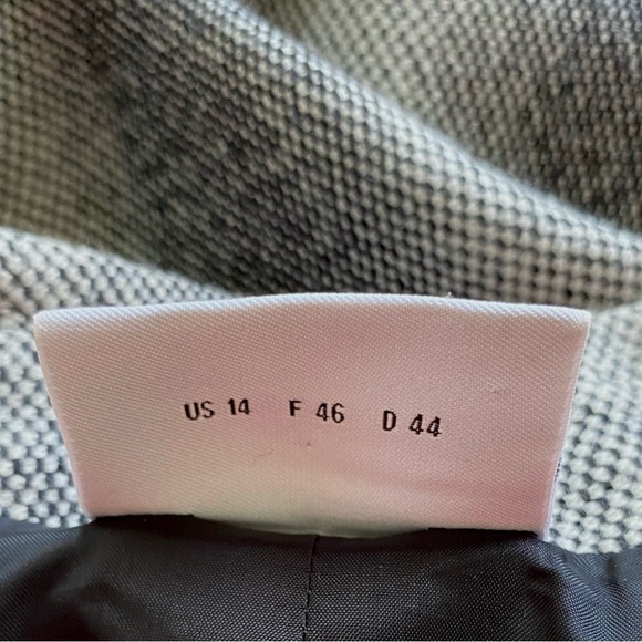 Akris 100% wool striped blazer. 🖤 - Picture 6 of 7